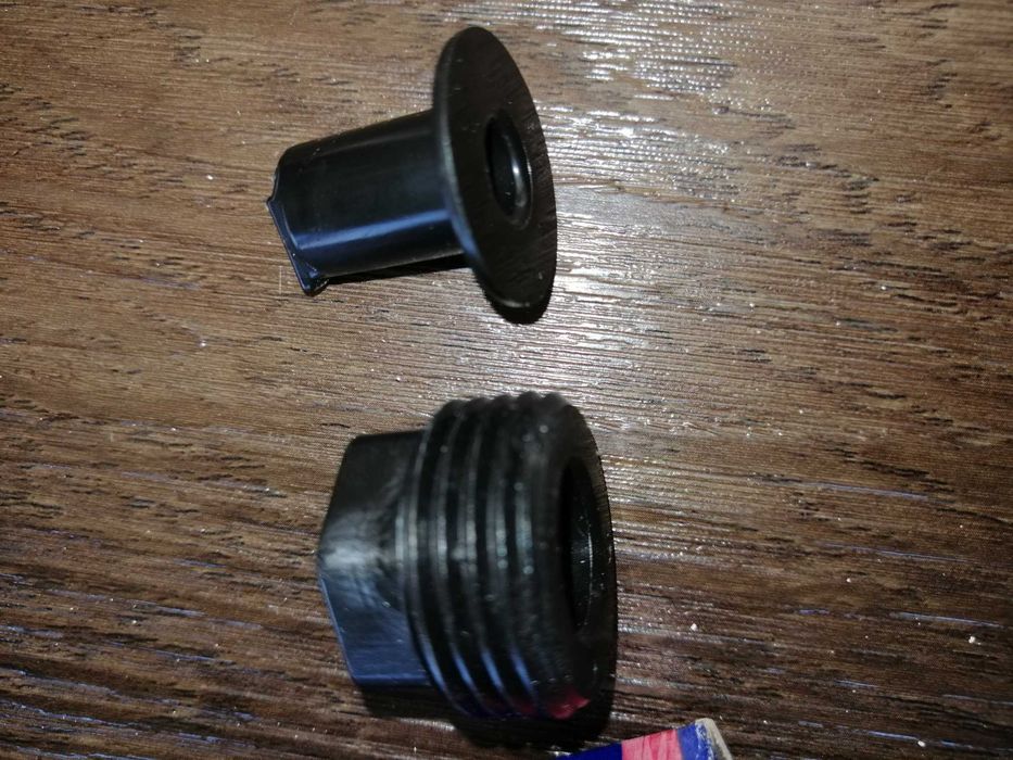 Evinrude -  plug and nozzle assembly
