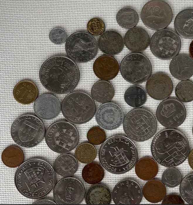 Mais de 100 moedas