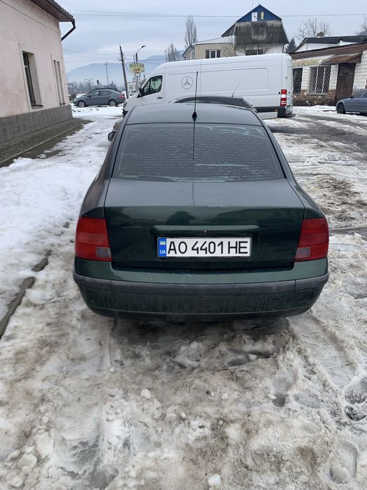 Пассат б5  1.8 бензин простий без турбіни.