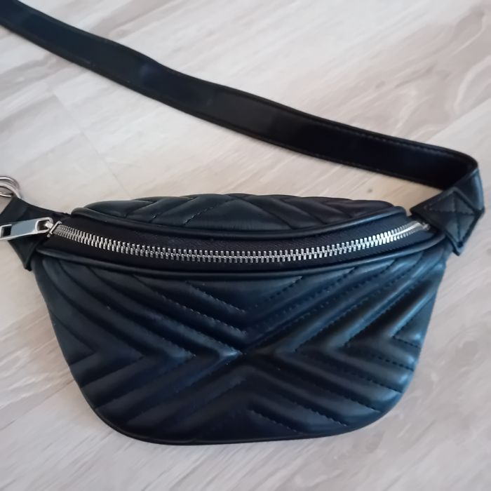 Pull&Bear nerka czarna modna