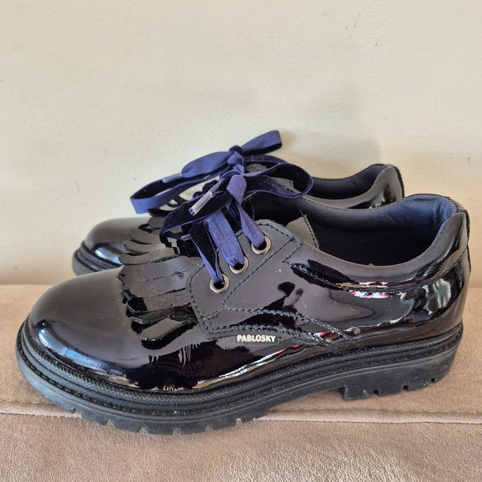 Sapatos Infantis Azuis de Verniz