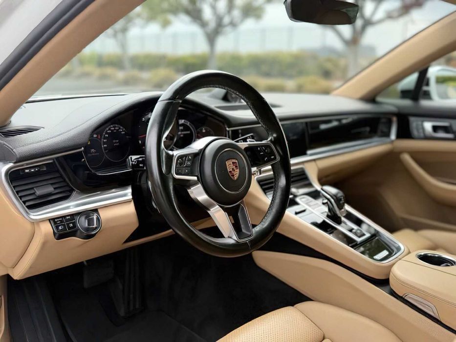 Porsche Panamera      2018