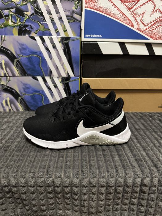 Кросівки жіночі для тренувань Nike Legend Essential 2 38(24см) ориг