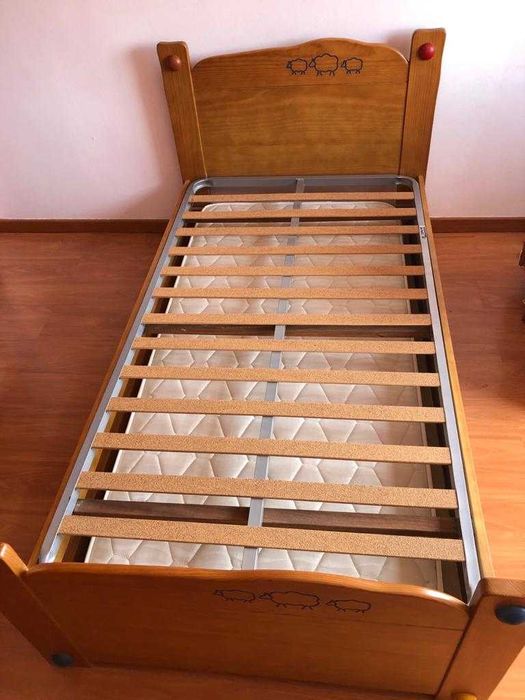 Quarto completo - criança- madeira maciça excelente estado