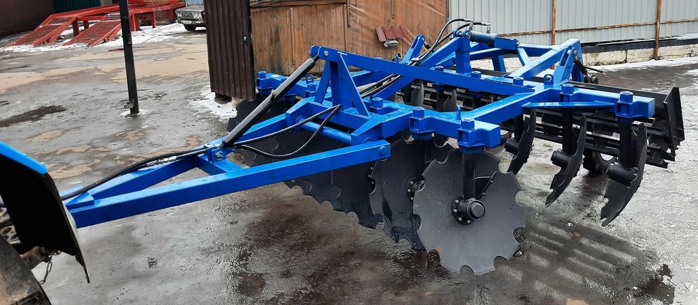 Культиватор причіпний КПГ-2,5 є навісний варіант. Борона дискова.