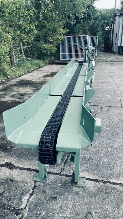 Podajnik centrujacy do wielopily  centrownik