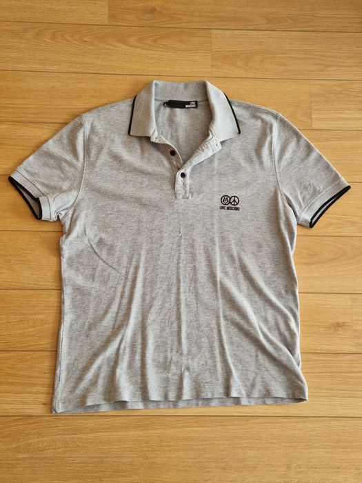 Polo Cinzento Love Moschino (Tamanho L)