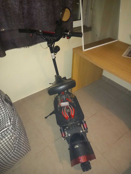 Trotinete  elétrica 2000 vts de motor !Marca Inglesa!