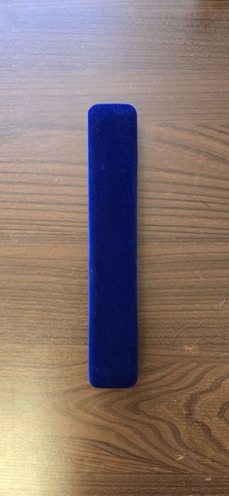 Синя оксамитова коробочка під ювелірні прикраси