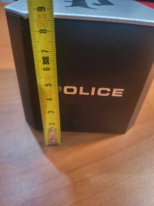 Caixa relógio POLICE. Cinzenta e preta. Nova