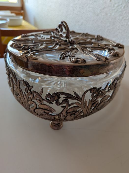 Taça com tampa em vidro e prata