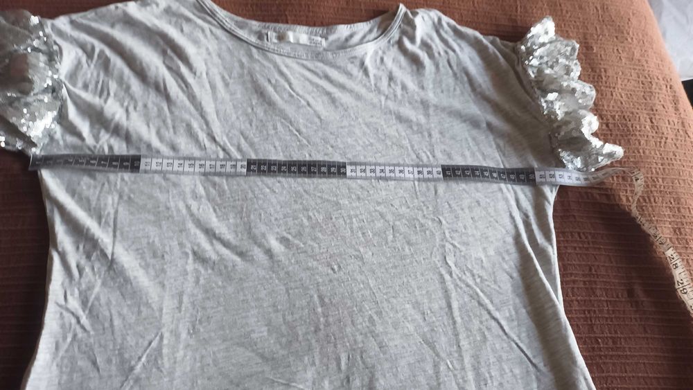 T-shirt em cinzento da Sfera