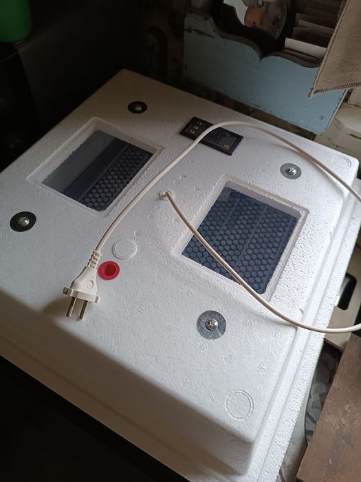 Продам ламповий інкубатор