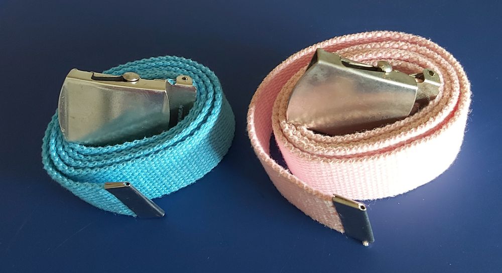 2 cintos (azul e rosa)