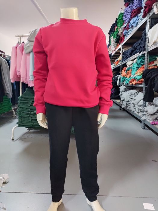 Fato treino criança 9 euros.         Só para REVENDA