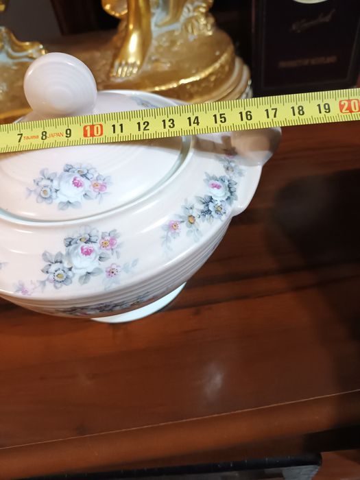 Belíssima peça porcelana europeia