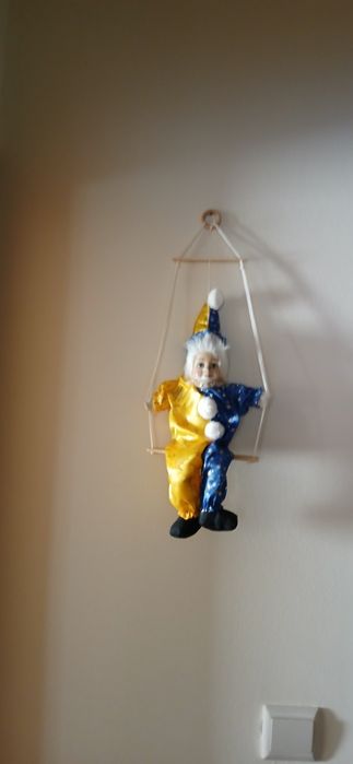 Palhaço no baloiço,  novo