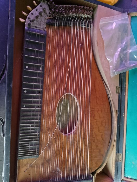 Stara cytra do renowacji