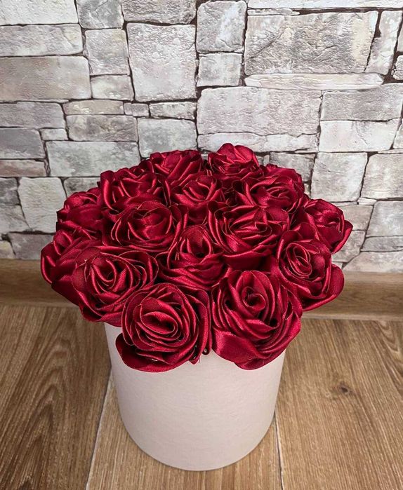 Троянди з атласної стрічки