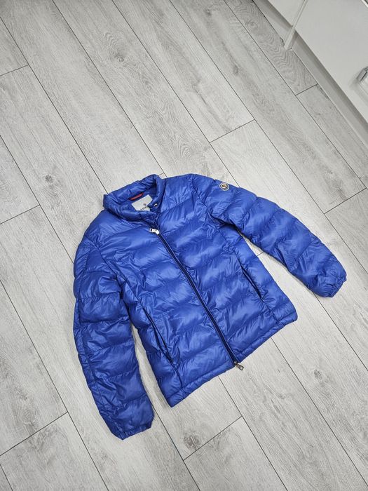 Moncler kurtka pikowana puchowa bomberka logo