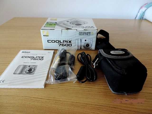 Nikon Digital Camera64739925621891124