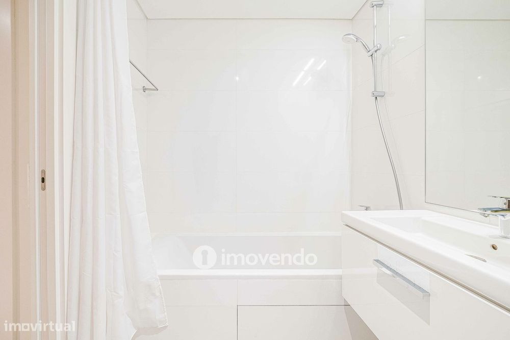 Apartamento T2 moderno, com estacionamento, na Alta de Lisboa