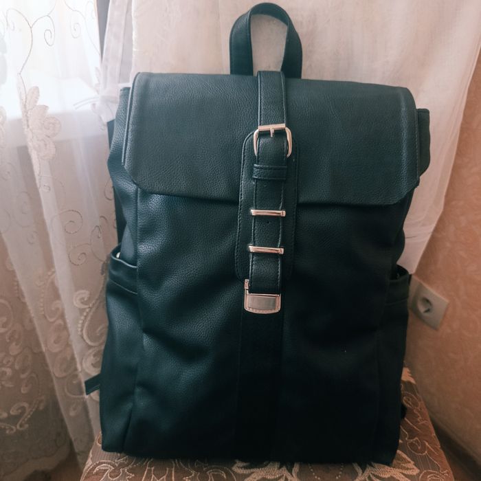 Стильний місткий рюкзак  чорн