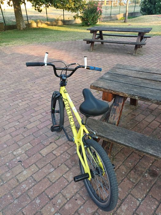 Bicicleta BMX com um pequeno problema