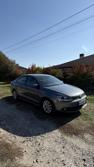 Продаю машину Volkswagen Jetta