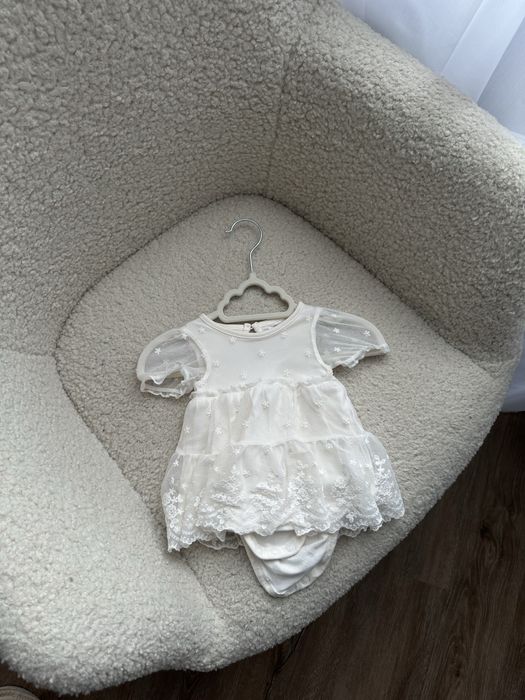 Дитяча святкова, для фотосесії, хрещення сукня для немовля молочна h&m
