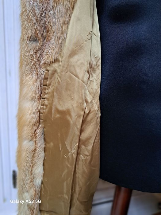 Eleganckie futerko z lisa damskie.