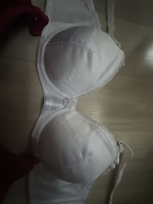 Biustonisz stanik 70A  3 sztuki