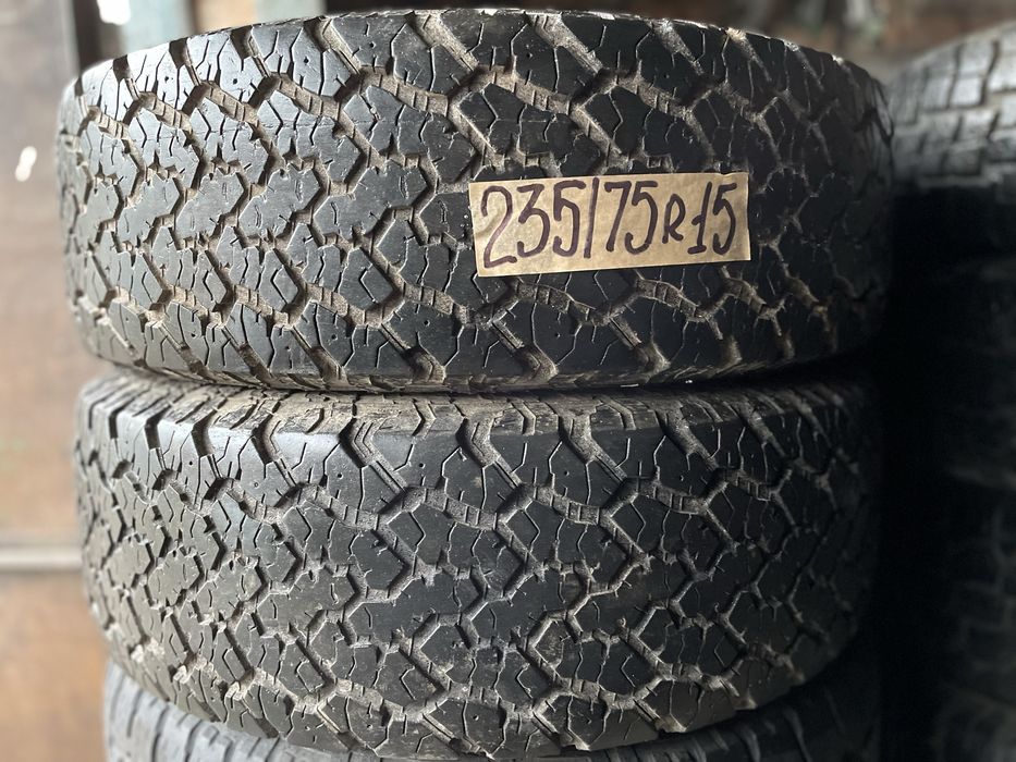 Шини Р 15 235/75,  болото,М/Т ,комплекти,пари.