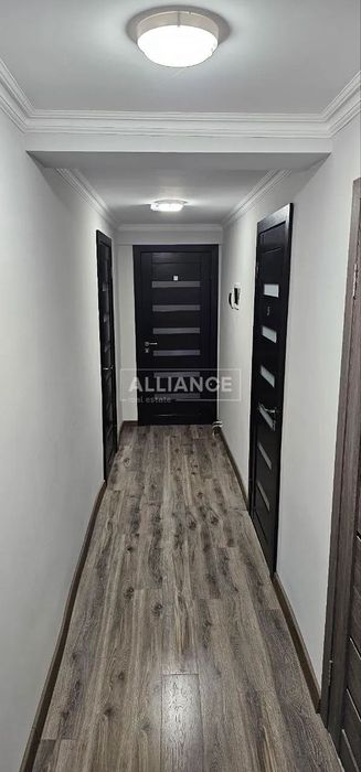 Продаж діючого офісного центру у центрі Калуша.