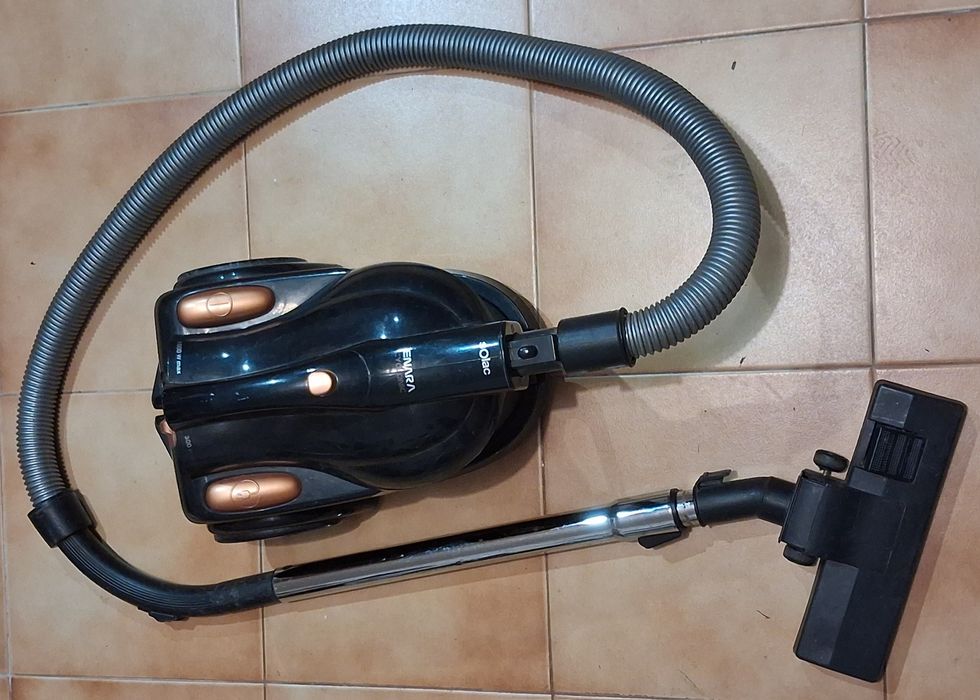 Aspirador sem saco de 1600 Watts