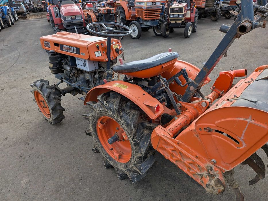 Kubota B6000D 13 KM 4x4 – kompaktowy japoński traktorek