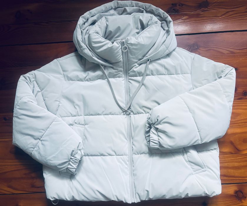 Pikowana kurtka z kapturem Stradivarius S