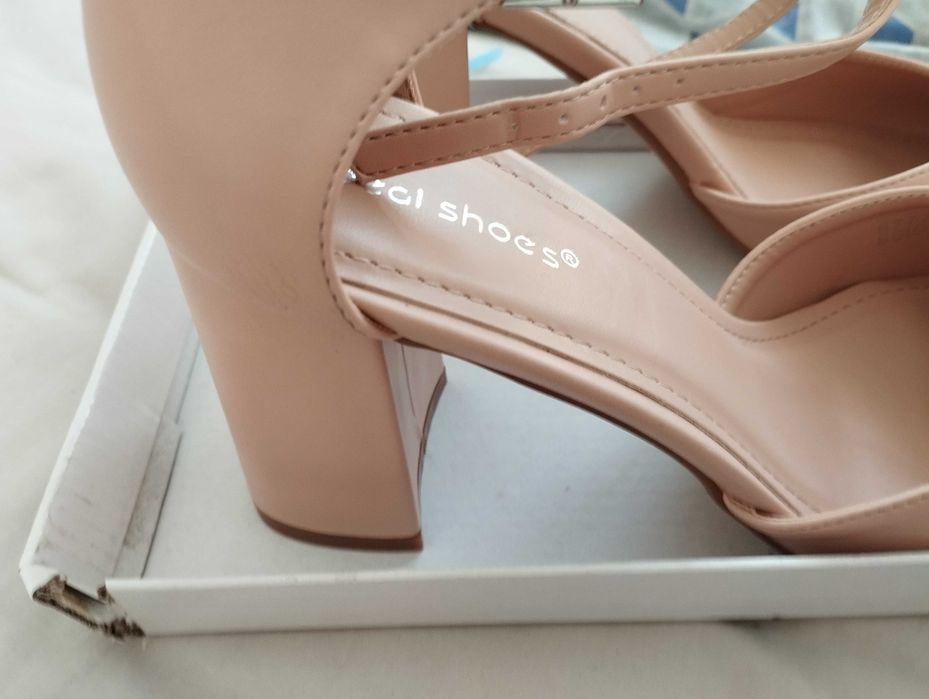 Buty na obcasie damskie