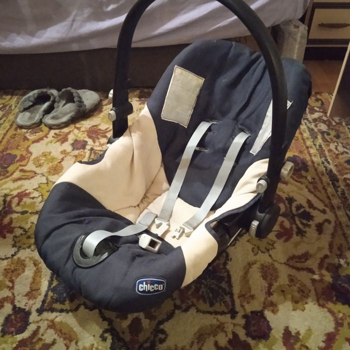 Автокрісло від 0 до пів року