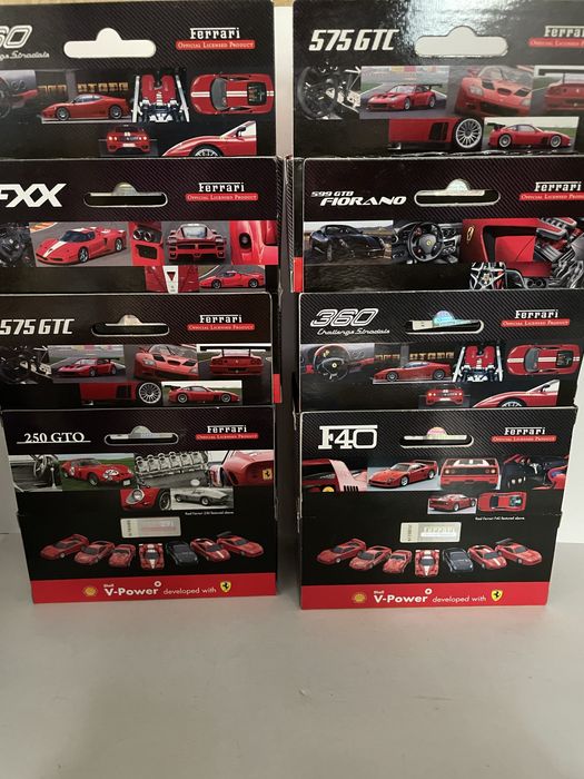 Miniaturas de coleção da Ferrari novas