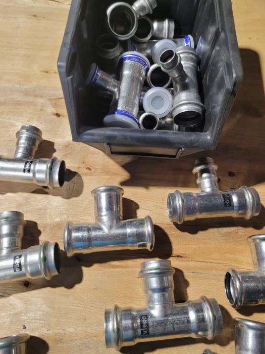 Trójniki fi 22mm inox kwasiak zacisk zapras Vieg Geberit