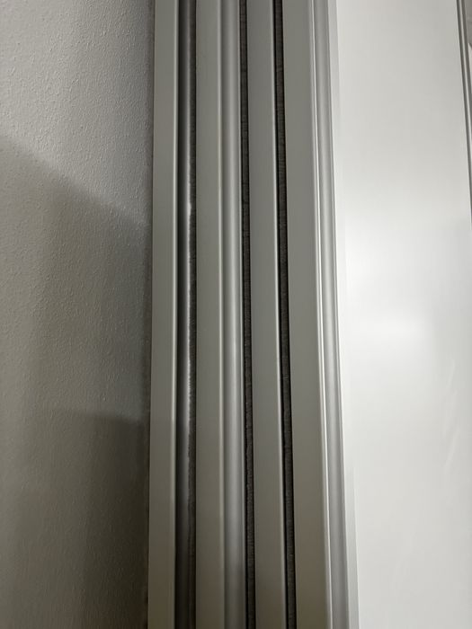 Brand new walk-in wardrobe (roupeiro com portas de correr)