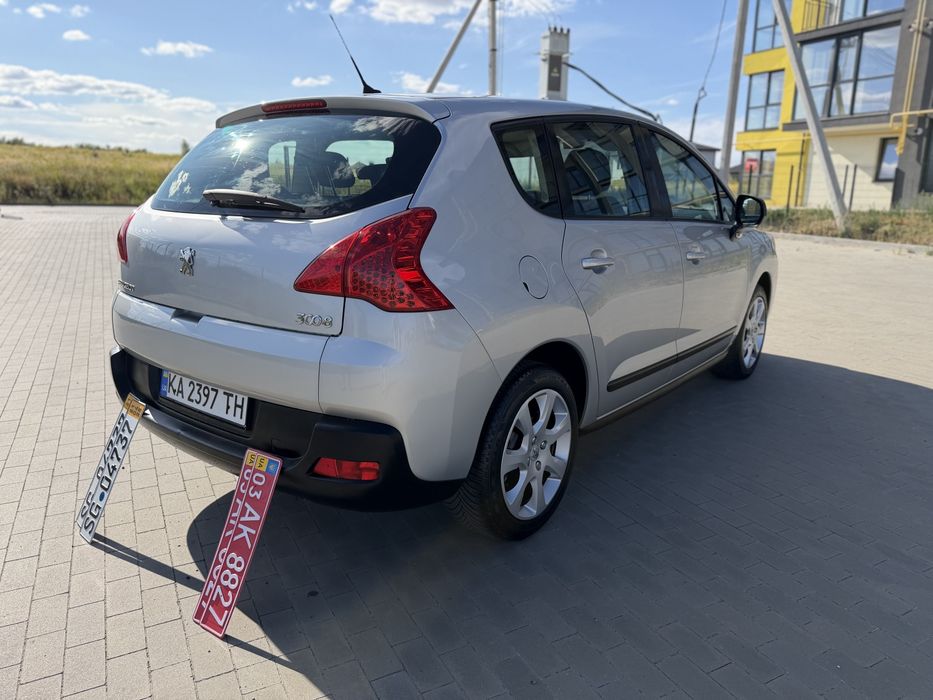 В продажі Peugeot 3008 , 1.6 МРІ бензин , в рідній фарбі, 2012р