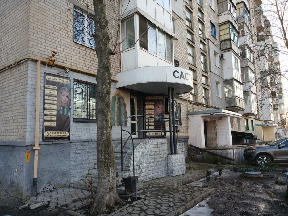 Продам приміщення під магазин, салон краси та ін. по вул. Коновальця