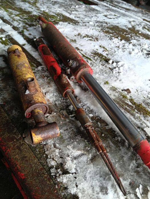 Siłowniki hydrauliczne