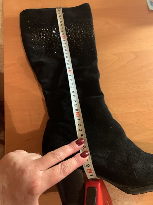 Продам чобітки чорні велюрові