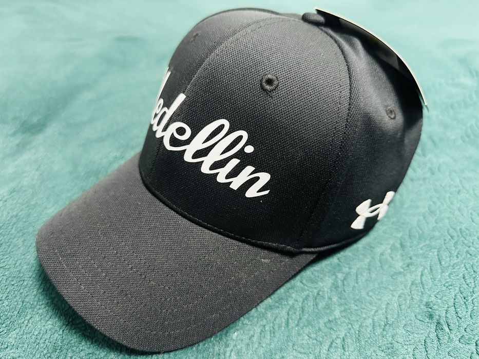 Medellin Under Armour  Nowa czapka z daszkiem M/L