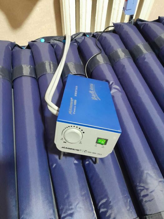 механічне медичне фунуціональне ліжко з туалетом MED1-C15