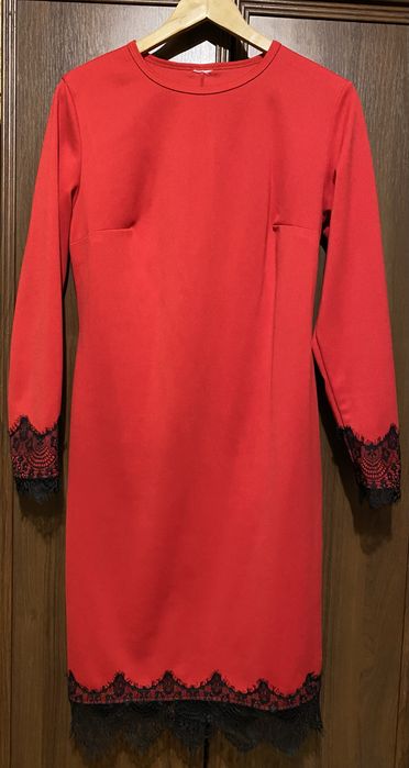 Сукня червона жіноча