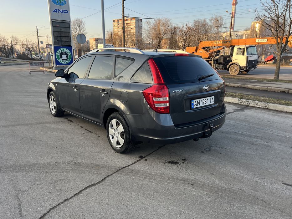 Продається Кіа 1.6д